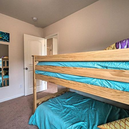 Modern Coastal Condo With Patio 1 Mi To Beaches! Carolina Beach Kültér fotó