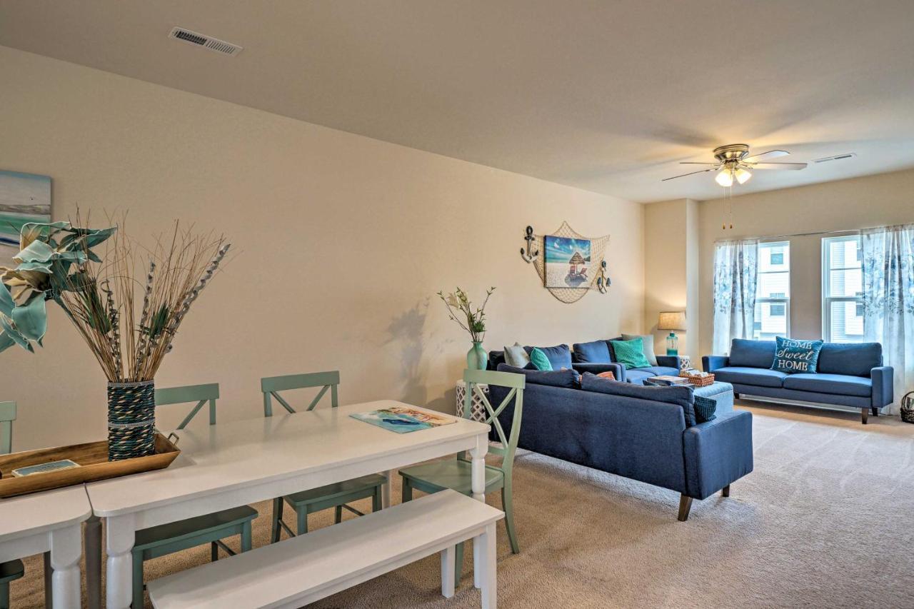 Modern Coastal Condo With Patio 1 Mi To Beaches! Carolina Beach Kültér fotó