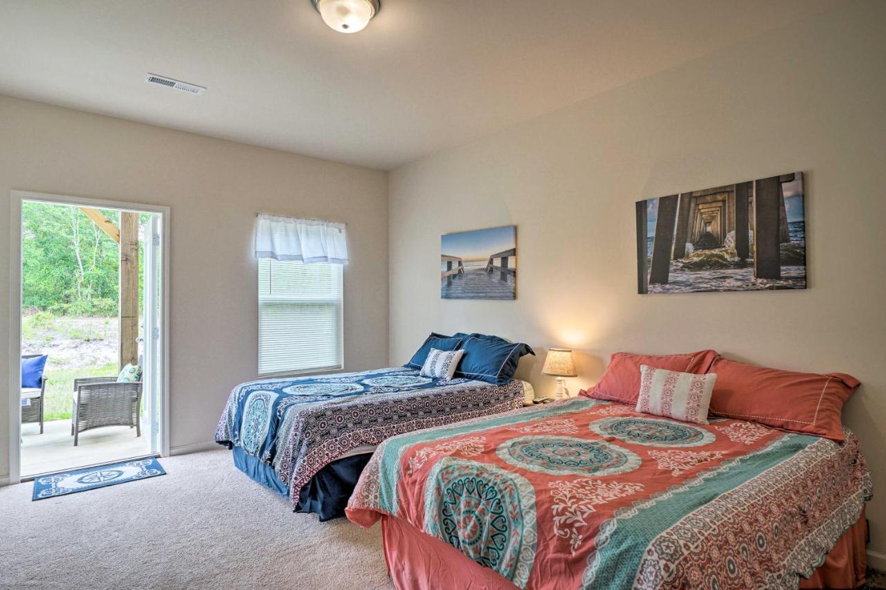 Modern Coastal Condo With Patio 1 Mi To Beaches! Carolina Beach Kültér fotó