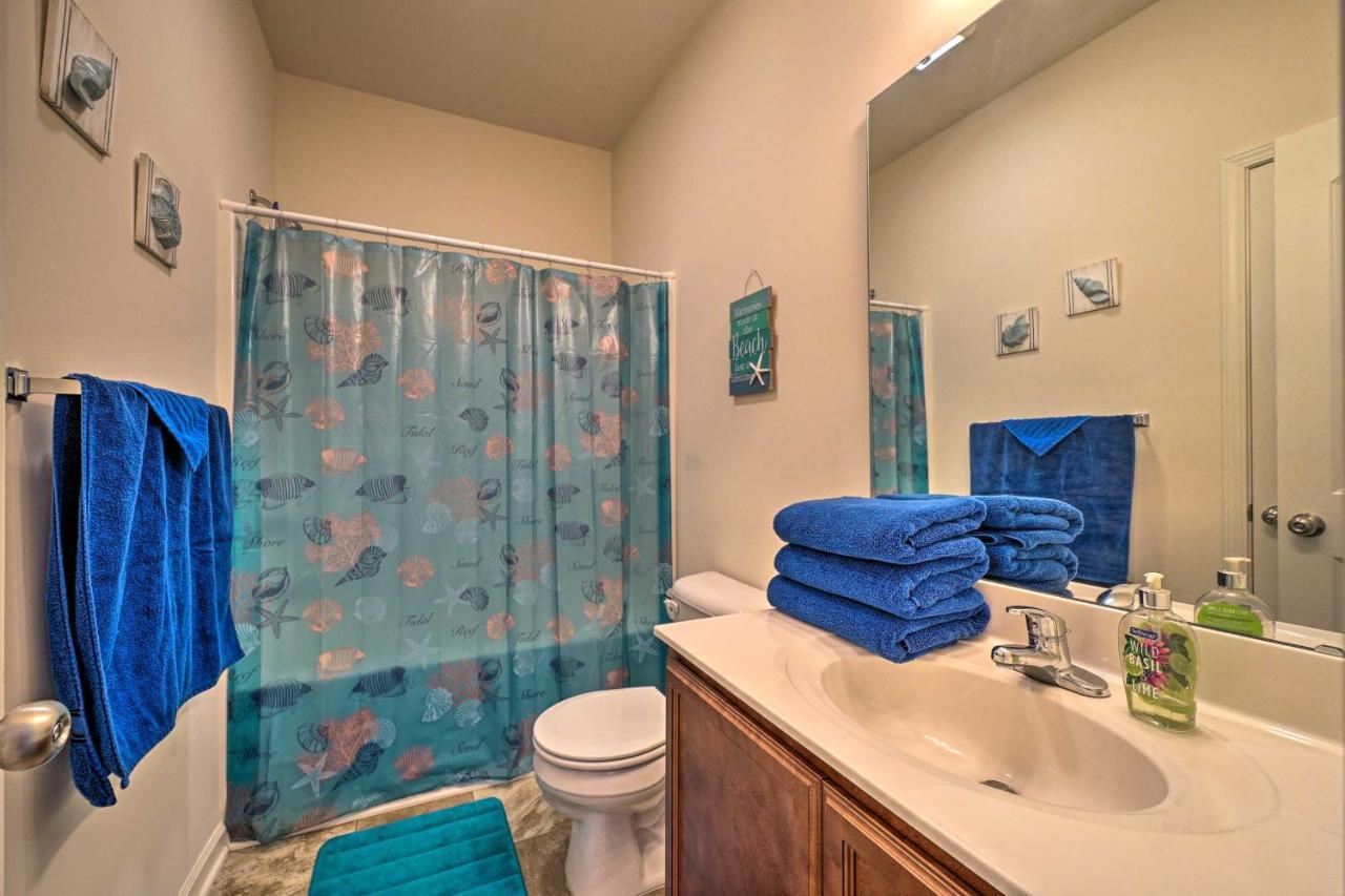 Modern Coastal Condo With Patio 1 Mi To Beaches! Carolina Beach Kültér fotó