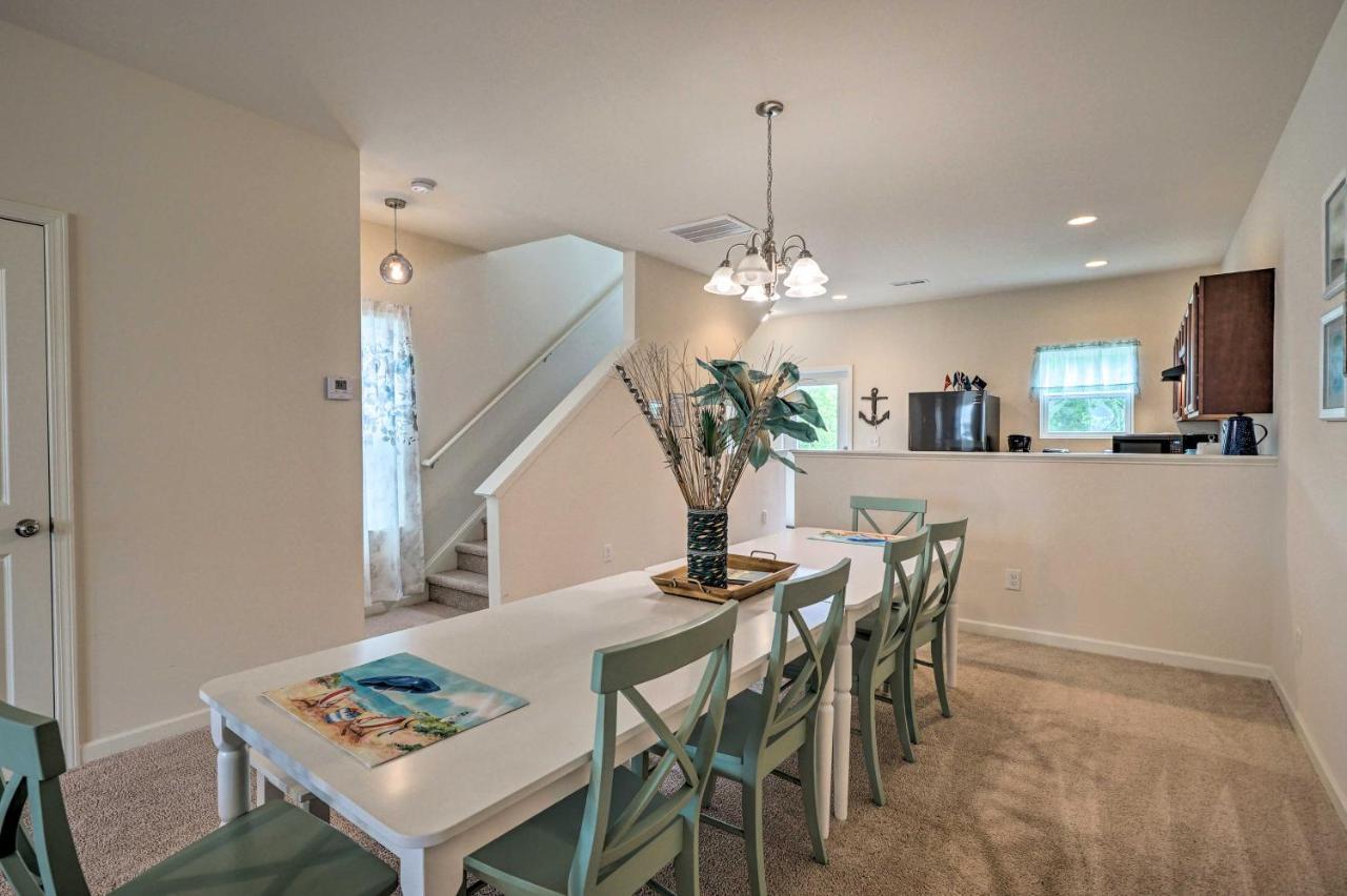 Modern Coastal Condo With Patio 1 Mi To Beaches! Carolina Beach Kültér fotó