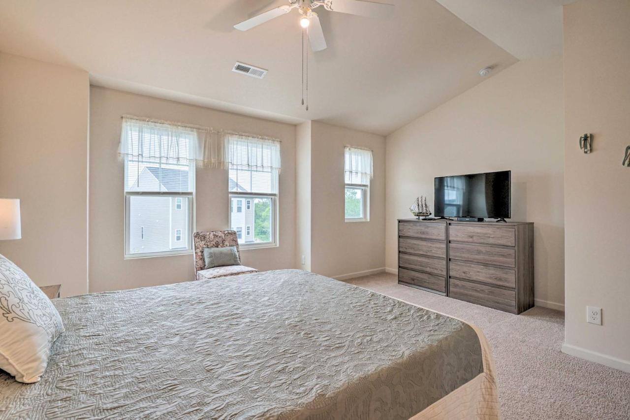 Modern Coastal Condo With Patio 1 Mi To Beaches! Carolina Beach Kültér fotó