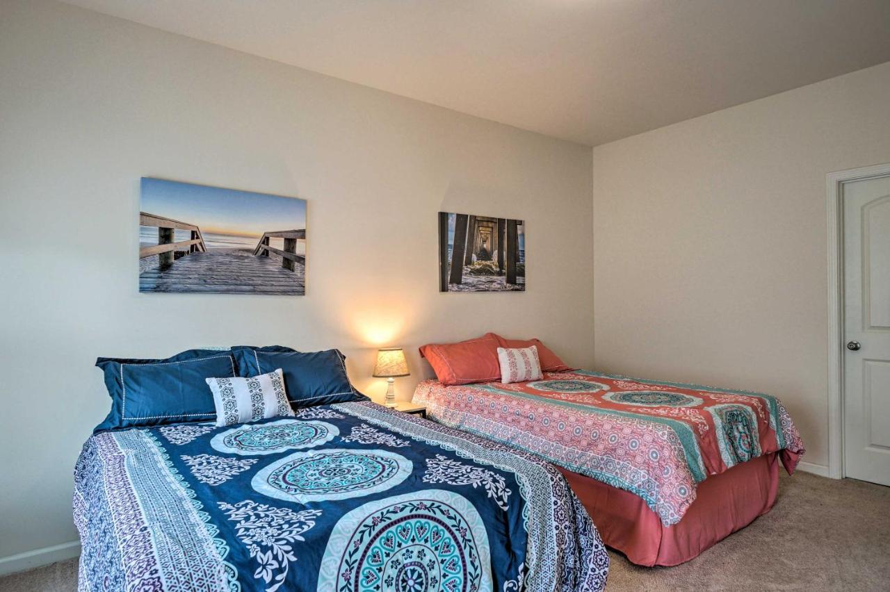 Modern Coastal Condo With Patio 1 Mi To Beaches! Carolina Beach Kültér fotó