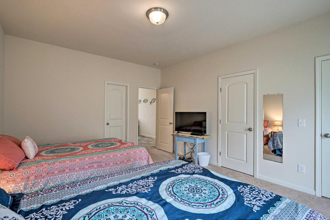 Modern Coastal Condo With Patio 1 Mi To Beaches! Carolina Beach Kültér fotó