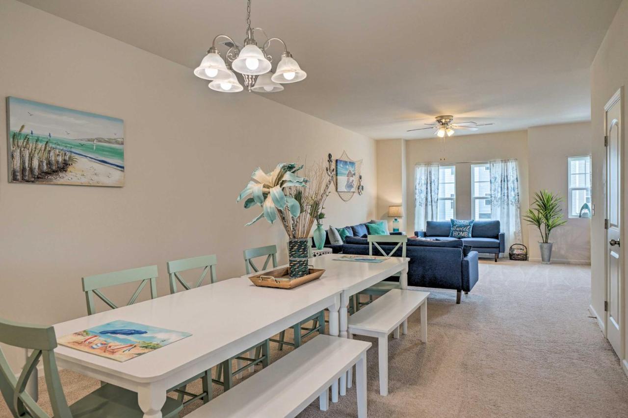 Modern Coastal Condo With Patio 1 Mi To Beaches! Carolina Beach Kültér fotó