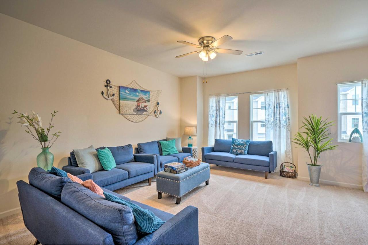 Modern Coastal Condo With Patio 1 Mi To Beaches! Carolina Beach Kültér fotó